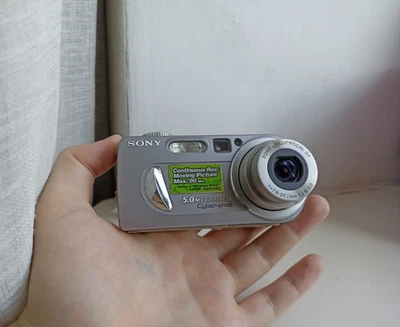 🔥Sony Cyber-Shot DSC-P10 Silver 5.0MP digital compact camera🔥WORKing FULL Set - Image 1 of 4