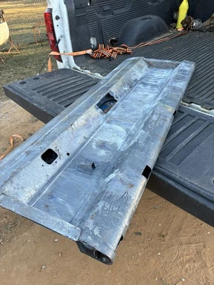 Tampa da caçamba 1966-77 Ford Bronco Original - Imagem 1 de 4