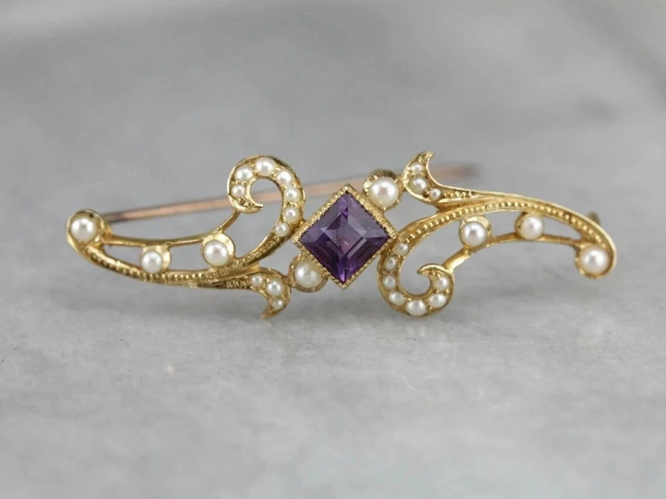 Broche prendedor Art Deco de amatista y perla simulada esmeralda de 4 quilates de oro amarillo de 14 quilates Foto 1 de 4