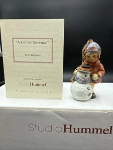 ORNAMENTO HUMMEL "Un regalo per pupazzo di neve * CON COA bambina e pupazzo di neve - Foto 1 di 6