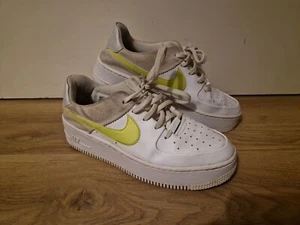 Nike Air Force 1 Sneakers Sage Low White Lemon Venom Shoes CW2652-100 Size 6 - Picture 1 of 14