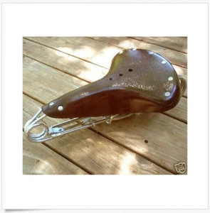 SILLÍN DE BICICLETA HORQUILLA DE CUERO MARRÓN ESTILO VINTAGE - SEGUNDO DEFECTO COSMÉTICO DE FÁBRICA SOLAMENTE - Imagen 1 de 2