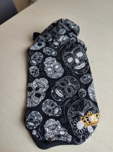 Hoodie kleine Hunde z.B. Chihuahua ca. RL 26 cm  Totenköpfe in schwarz weiß  - Bild 1 von 2