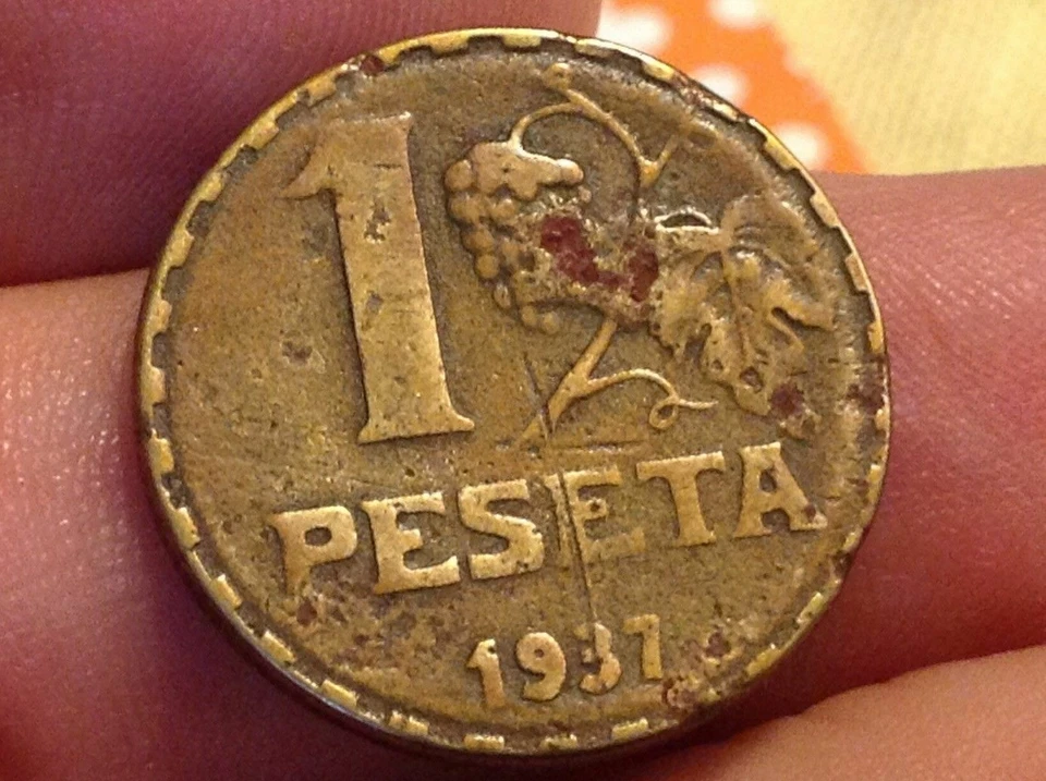 ESPAÑA: 1 PESETA ÉPOCA II-2ª REPUBLICA. AÑO 1937. RC+. IDEAL PARA LIMPIAR. SUCIA - Imagen 1 de 1