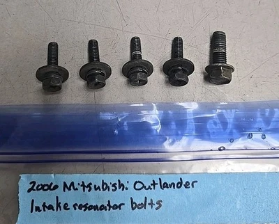 Pernos de resonador de admisión Mitsubishi Outlander 2006 Foto 1 de 2