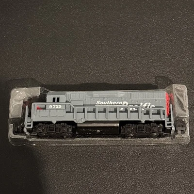 Southern Pacific Locomotive # 9725 Model Train 4” Collectible Toy New In Box - Image 1 of 2