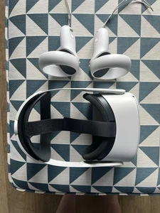 Meta Oculus Quest 2 VR 128GB & elite strap - Picture 1 of 16