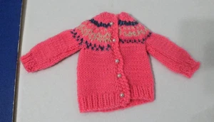 SUÉTER ROSA CALIENTE BOTONES "PERLA" 12" clon MUÑECA ROPA CASERA AÑOS 70 - Imagen 1 de 2