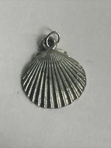 Vintage Genuine Woodbury Pewter Sea Shell Silver Tone Pendant VTG Signed - Picture 1 of 6