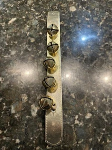 5 Schlittenglocken Türhänger Stahlglocken Gold Lederband sehr schön S - Bild 1 von 4