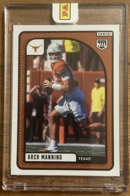 Cartão Panini NIL 2024 - Arch Manning - Texas Longhorns futebol lacrado e envolto! - Imagem 1 de 4