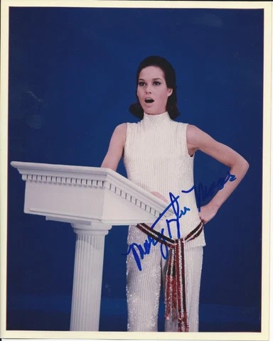 Mary Tyler Moore Autographed 8": X 10" Color Photo Cover