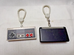 Keychains Replica Nintendo NES Controller Ninetndo 3DS Paladone Backpack Clip X2 - Picture 1 of 10