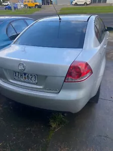 COMMODORE Ve SEDAN V6 AUTO unregisted NEEDS A AUTO - Picture 1 of 6