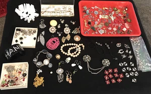 Große Menge über 150 Stück Vintage und Modern Charm, Anhänger usw. Schmuckfundstücke - Bild 1 von 14
