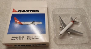 Herpa 504270 Qantas Airways Boeing 767-238ER 1:500 Scale Diecast - Picture 1 of 3