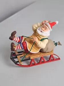 Hallmark Keepsake 2005 Toymaker Santa Sled #6 adorno - sin caja - Imagen 1 de 6