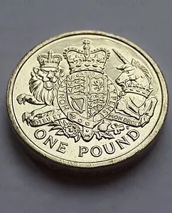 2015 NEW PORTRAIT ROYAL MINT THE ROYAL ARMS ONE POUND COIN £1 UNCIRCULATED - Picture 1 of 2