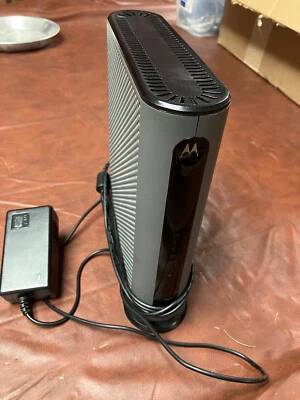 Motorola  AC1900 Dual-Band DOCSIS 3.0 Cable Modem WiFi Router MG7550 - Image 1 of 2