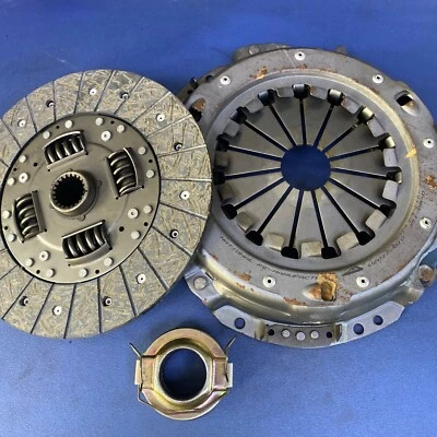 KIT EMBRAGUE 3 PIEZAS 236MM TOYOTA HI-LUX 2.4 4X4 (RN106/110) 8/92-7/97 Foto 1 de 4