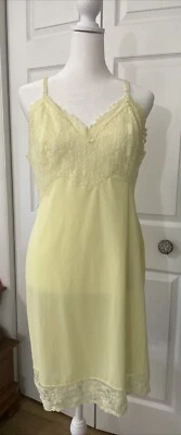 Vestido sin Mangas Amarillo Encaje Nailon Forma Juvenil De Colección Mediano Caprichoso Delicado Foto 1 de 4