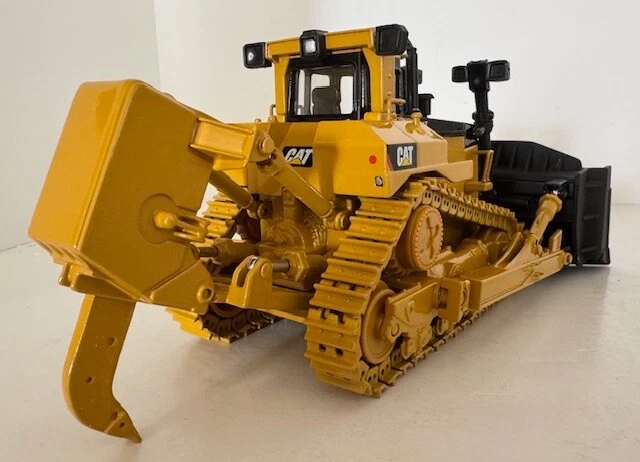 1:50 Caterpillar D11T Bulldozer Diecast Model 55212 By Norscot - Image 1 of 4
