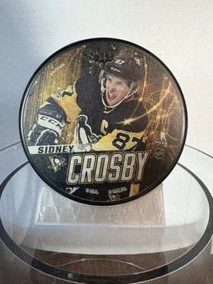 Sidney Crosby Players Puck With Stand Pittsburgh Penguins - Image 1 of 3