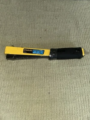 Grapadora de martillos Stanley PHT150C Foto 1 de 4