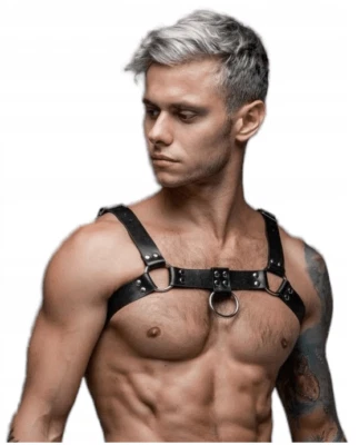 THE BLACK FELINE BDSM Herren Harness Männer – Verstellbarer Leder Brustgurt mit Metallringen