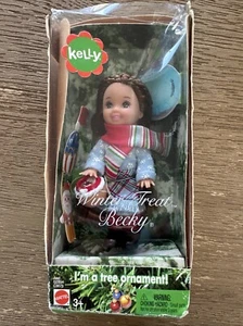 Mattel C3673~Kelly Doll~Winter Treat Becky Ornament Doll 2004~Nuova con scatola Dmg - Foto 1 di 8