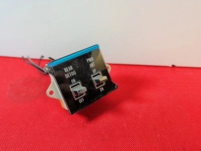 1976 1977 1978 1979 Cadillac Sevilla OEM desempañado trasero interruptor de antena automático  Foto 1 de 4