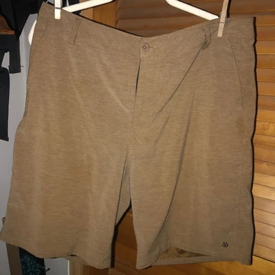 Pantalones cortos chinos híbridos de patinador tostado Free World Foto 1 de 3