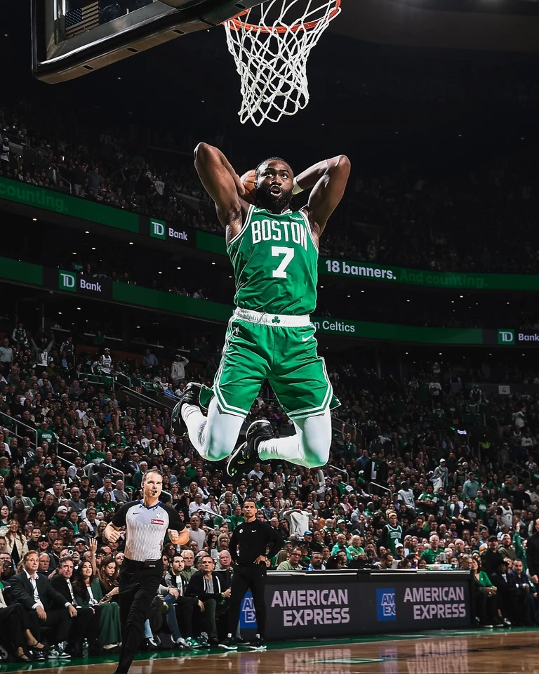 Foto de baloncesto de la NBA Jaylen Brown Slam Dunk Jump Boston Celtics 8x10 Foto 1 de 1