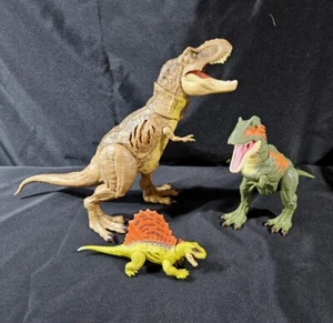 Jurassic Park World Figur Battle Damage Tyrannosaurus Rex Extreme Chompin Set  - Bild 1 von 11
