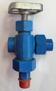 KENCO 1/2" MEDIUM PRESSURE  FLAT GLASS GAUGE VALVE COCK KMVUC50N75M 2500 PSIG - Picture 1 of 5