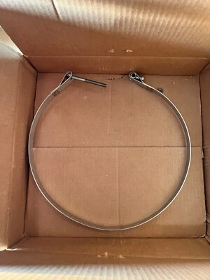 GENUINE OEM INTERNATIONAL MUFFLER CLAMP 2604050C91 - Image 1 of 2