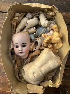 19th century Antique Armand Marseille AM 6 DEP German Porcelain Doll Head & bits - Picture 1 of 17