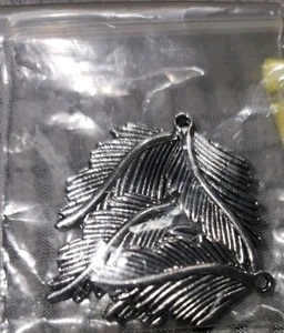 NEU 3 Arten von Silberfarben Blättern Charms Armband - Bild 1 von 3