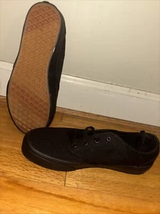 NEW Vans All Black Low Top YT Doheny Black Canvas Sneakers Youth Size 5.5 - Picture 1 of 9