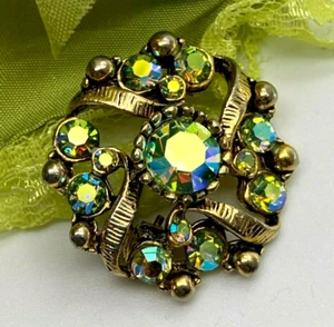 Vintage Brooch Gold Tone Metal Pale Green Crystal Stone Pin - Picture 1 of 4
