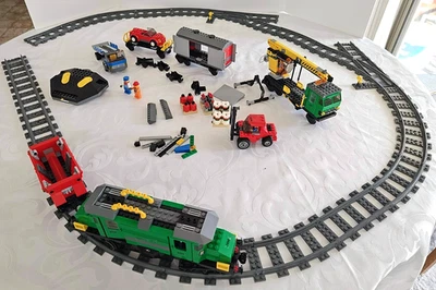 LEGO City 7898 Tren de Carga Deluxe 99+% Completo con Caja y Minifiguras Foto 1 de 4