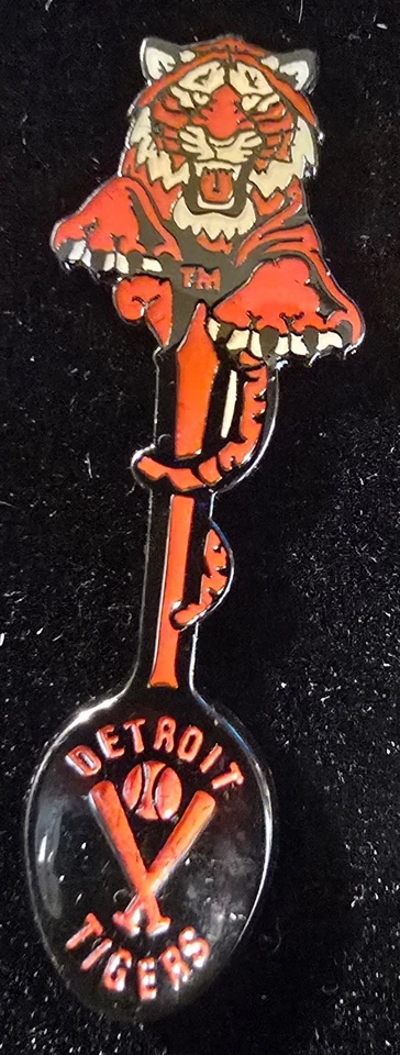 DETROIT TIGERS "SPOON" LAPEL PIN - Image 1 of 1