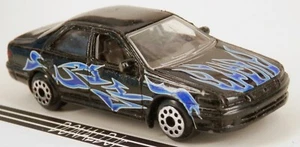 Motormax Toyota Camry década de 1990 XV20 #6015 negro con llamas escala 1/64 - Imagen 1 de 2