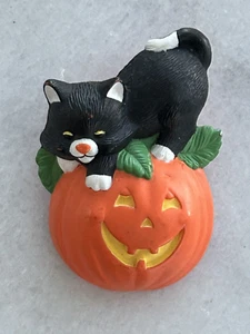 Vintage Hallmark Halloween Pin Jewelry Black Cat JOL Jack O Lantern Pumpkin CUTE - Picture 1 of 1