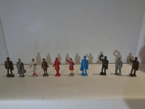 VINTAGE DIECAST LEAD ERIE RAILROAD PASSENGER STATION FIGURES. SET OF 10. - Picture 1 of 8