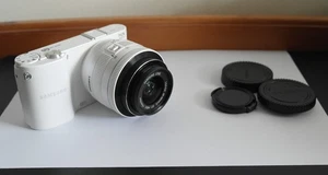 Pre Owned Samsung NX1000 20.3MP Digital Camera + Lens White . - Picture 1 of 13