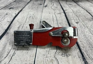 Vintage Dazey Deluxe Can Opener Model 80 Red Wall Mount USA - Picture 1 of 10