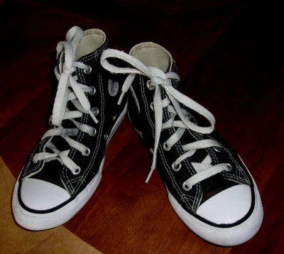 Zapatilla deportiva CONVERSE Chuck Taylor All Star ~ Juvenil Talla 12.5 ~ Hi-Top ~ Lona Negra Foto 1 de 4