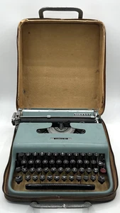 VTG Olivetti Underwood Lettera 22 Typewriter Blue w/Case Italy Untested Read - Picture 1 of 19