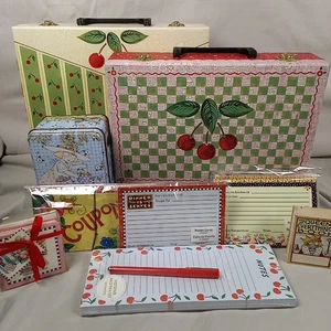 Maria Engelbreit Lot Blechkarten Rezept Gutschein Ordner Boxen Notizblock Stempel Vintage - Bild 1 von 14